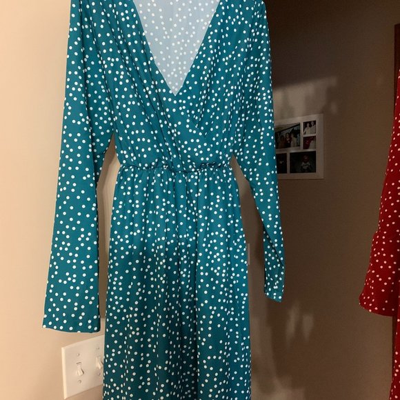 DRESS - Picture 1 of 2